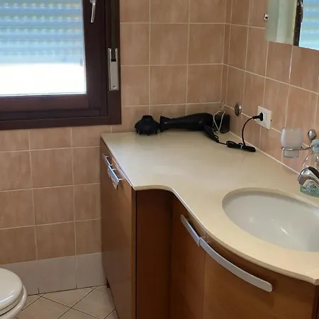 Comodo A Stazione Autostrada Ed Autodromo, 5 Posti Letto Con Garage Ίμολα