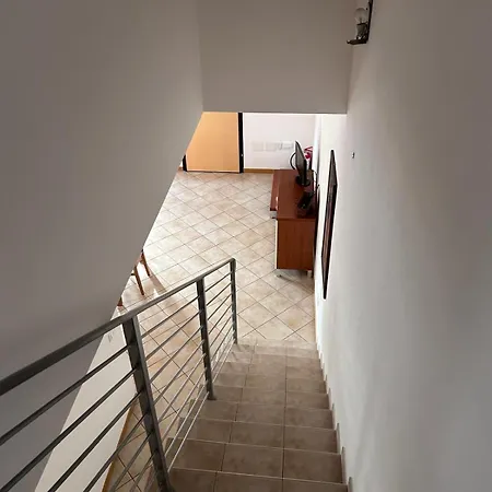 Comodo A Stazione Autostrada Ed Autodromo, 5 Posti Letto Con Garage *