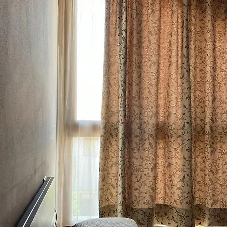 Comodo A Stazione Autostrada Ed Autodromo, 5 Posti Letto Con Garage *