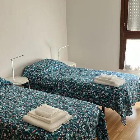 Comodo A Stazione Autostrada Ed Autodromo, 5 Posti Letto Con Garage * Имола